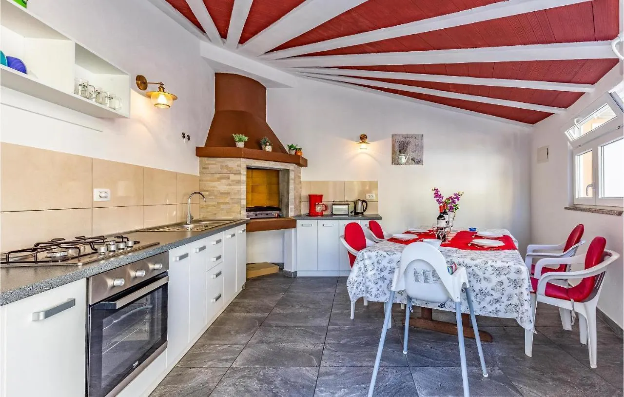 Gorgeous Home In Medulin With Wifi